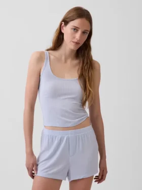 Mjuk pyjamaslinne i modal med ribbstickning
