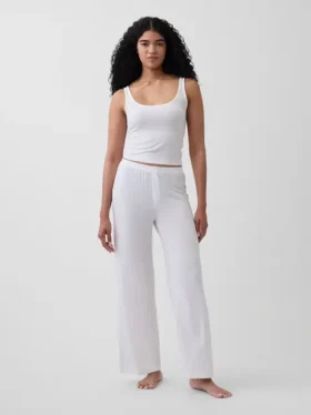 Mjuk pyjamaslinne i modal med ribbstickning