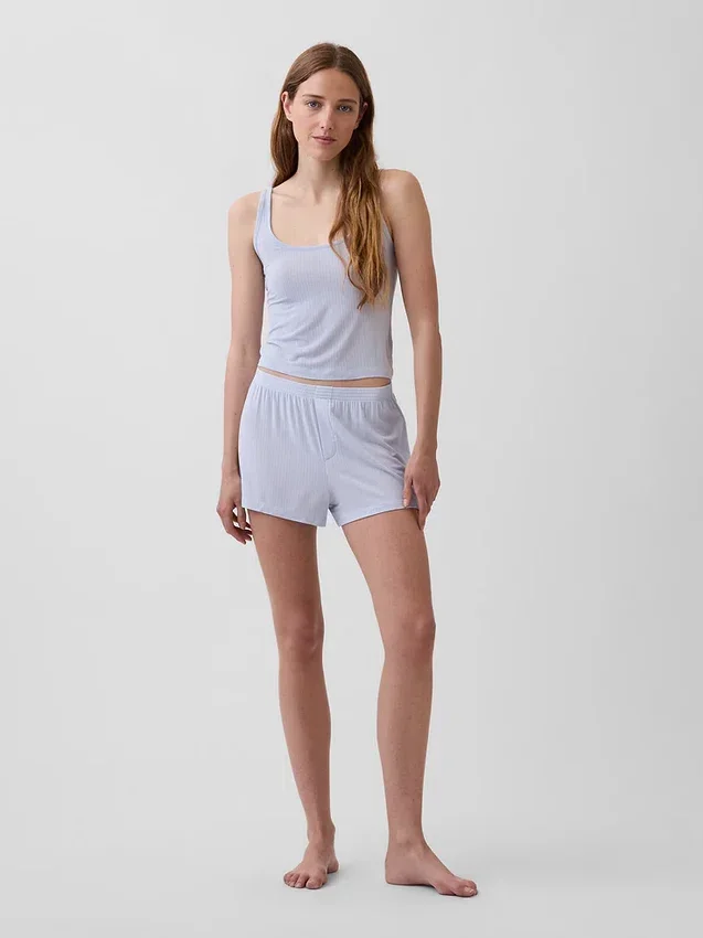 Mjuk pyjamaslinne i modal med ribbstickning