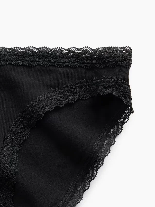 Mjukaste bikinitrosa i ekologisk stretchbomull med spetskant