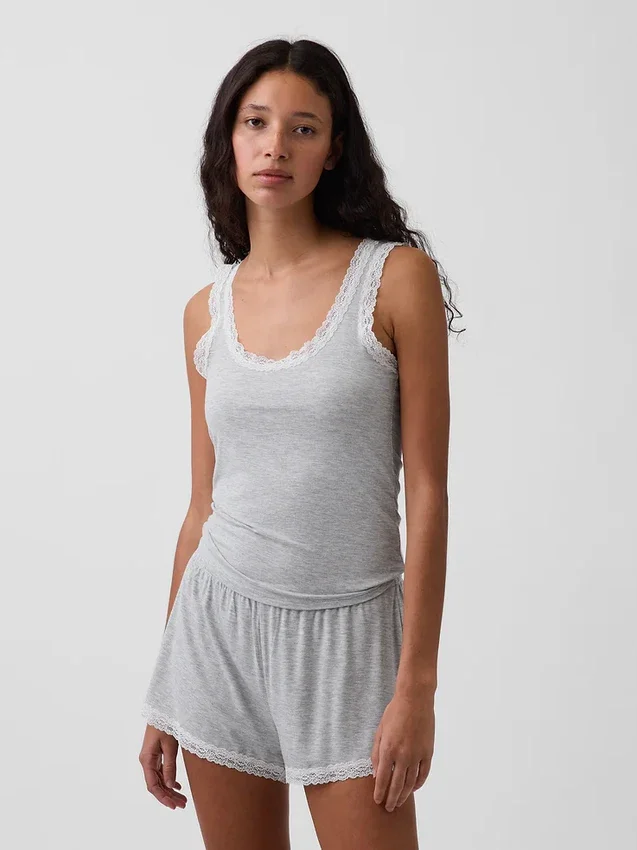 Mjukaste pyjamaslinne i modal med spetskant