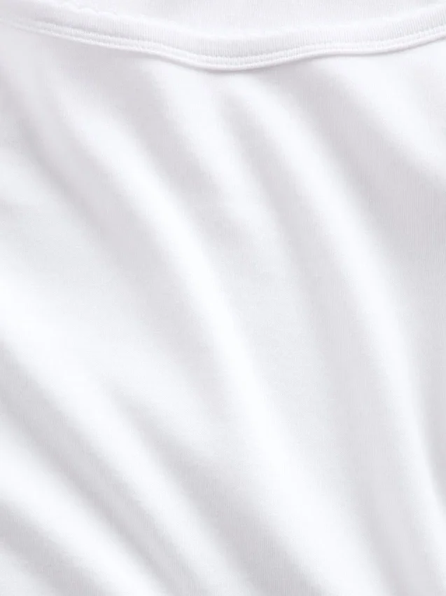 Modern kort T-shirt med fyrkantig halsringning