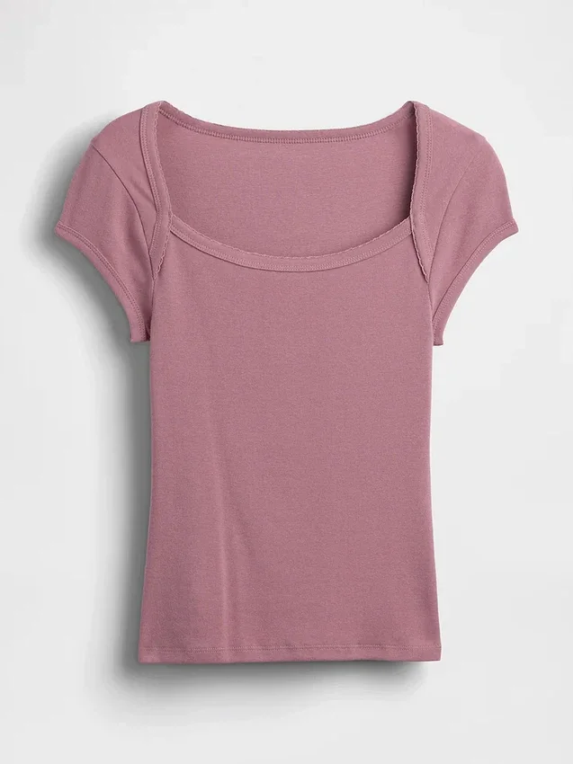 Modern kort T-shirt med fyrkantig halsringning