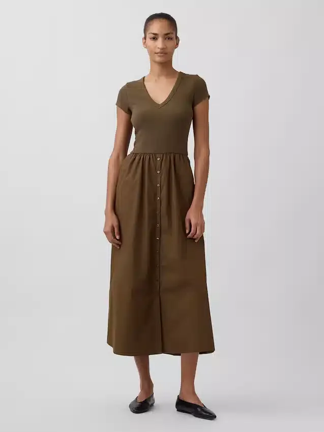 Modern maxiklänning i blandmaterial