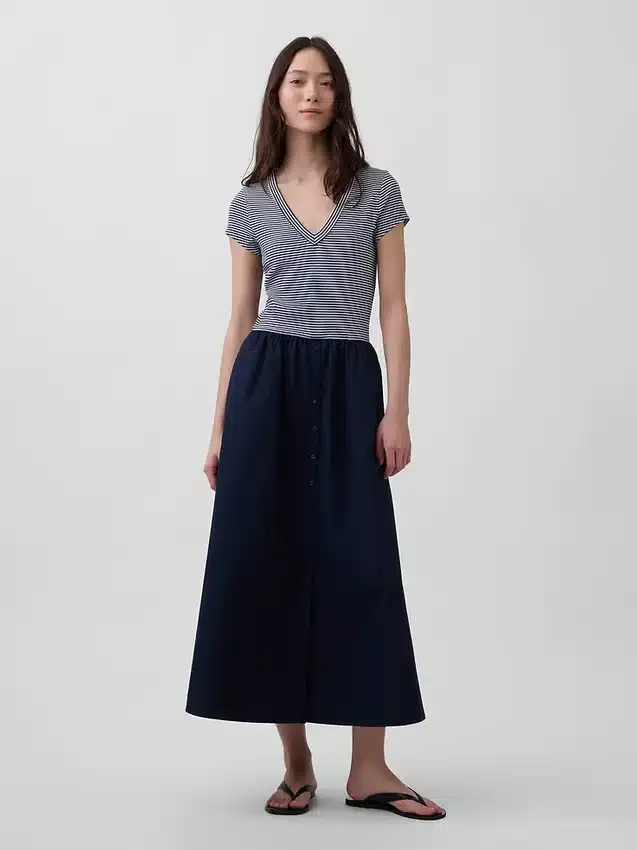 Modern maxiklänning i blandmaterial
