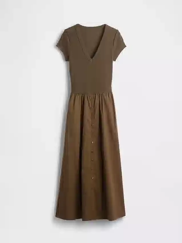 Modern maxiklänning i blandmaterial