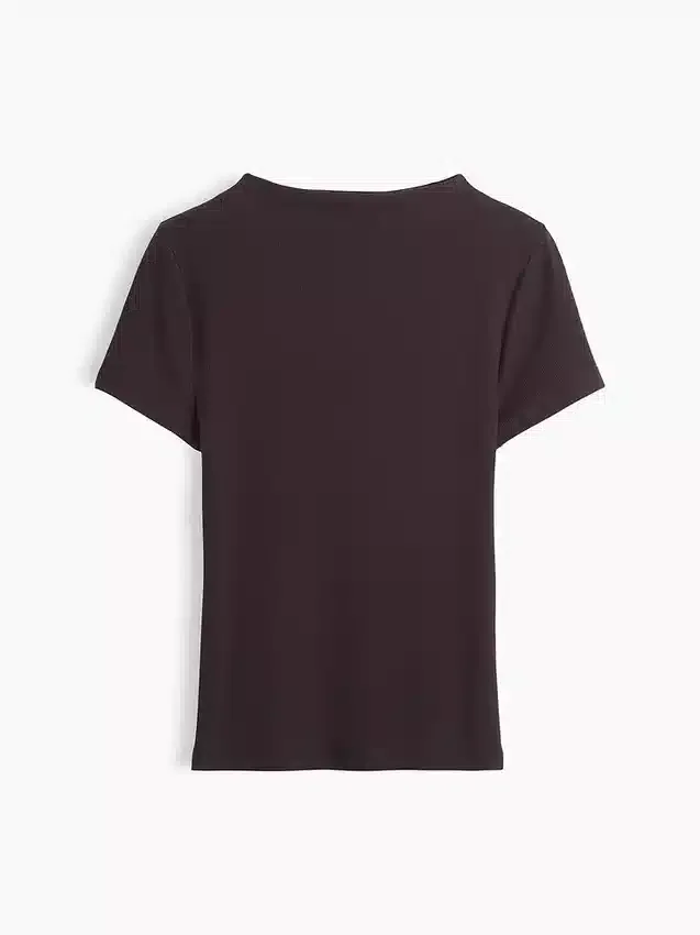 Modern ribbad T-shirt med hög hals och kort passform