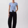 Modern ribbad T-shirt med knappar fram