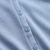 Modern ribbad T-shirt med knappar fram
