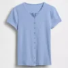 Modern ribbad T-shirt med knappar fram