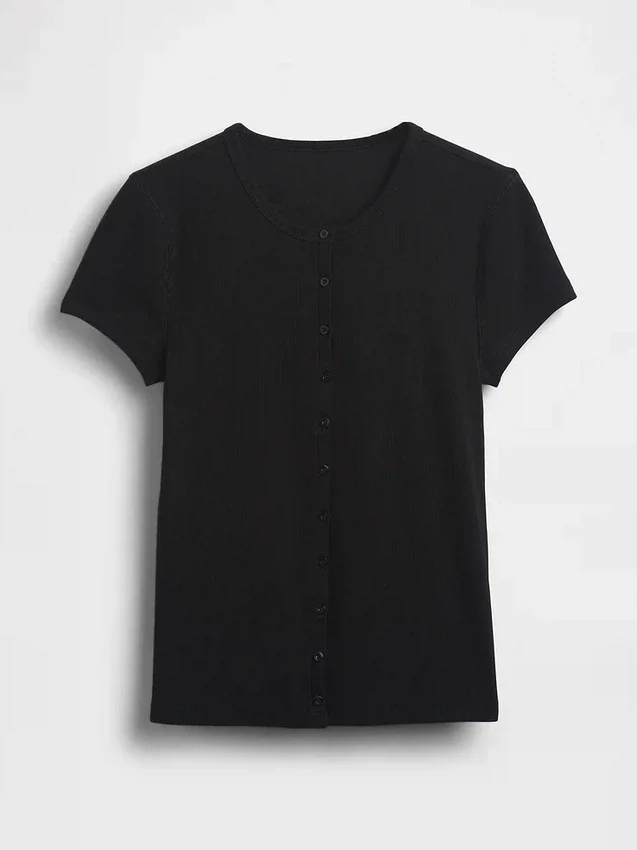 Modern ribbad T-shirt med knappar fram