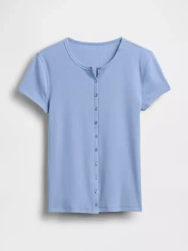 Modern ribbad T-shirt med knappar fram
