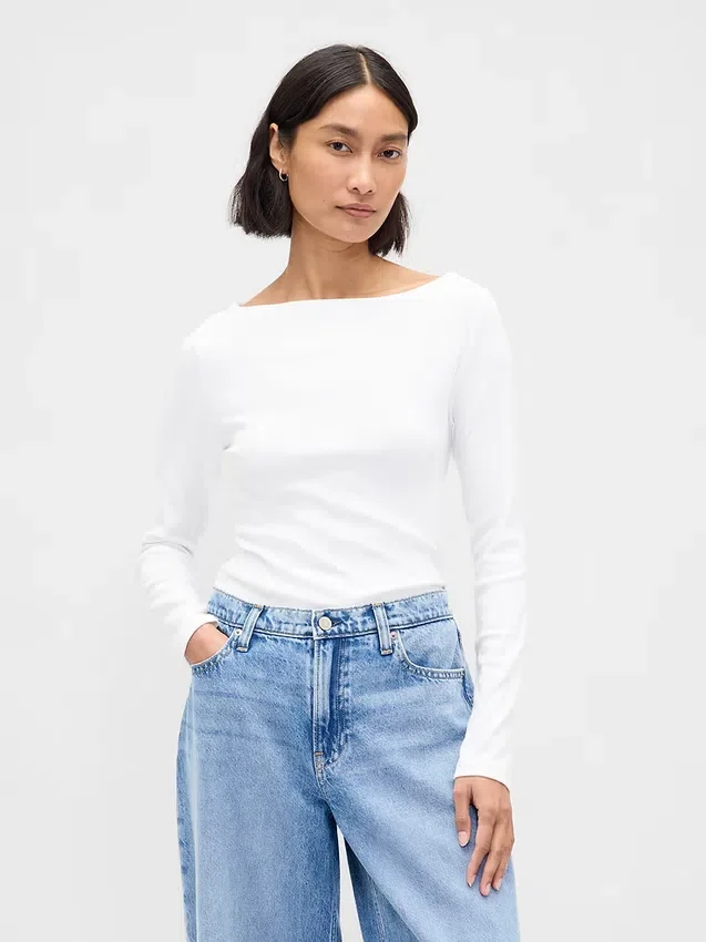 Modern T-shirt med båthals