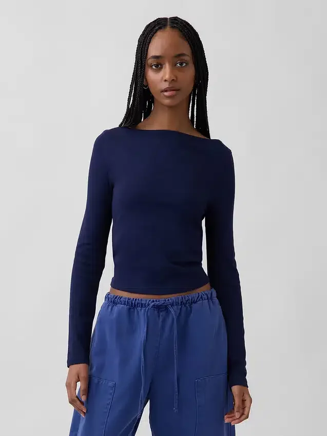Modern T-shirt med båthals