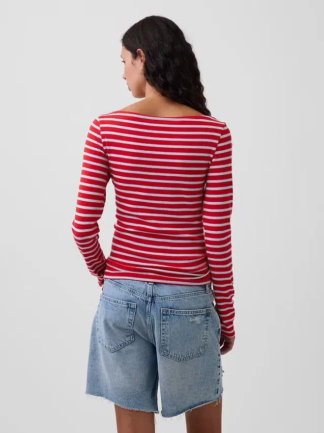 Modern T-shirt med båthals