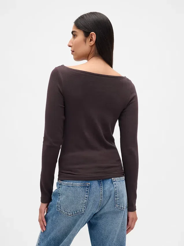 Modern T-shirt med båthals