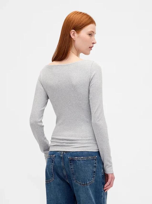 Modern T-shirt med båthals