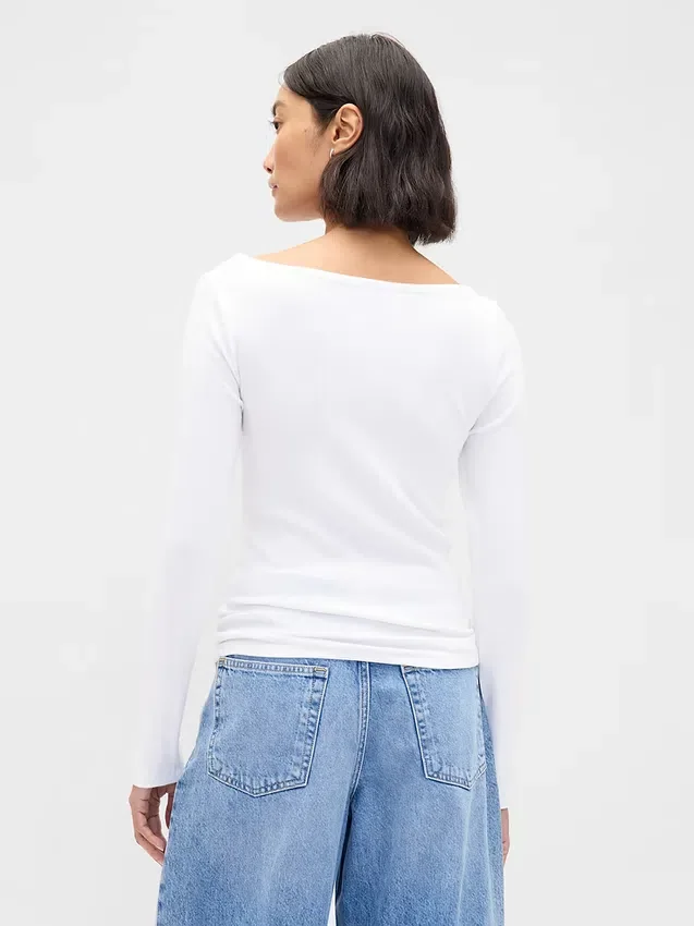 Modern T-shirt med båthals
