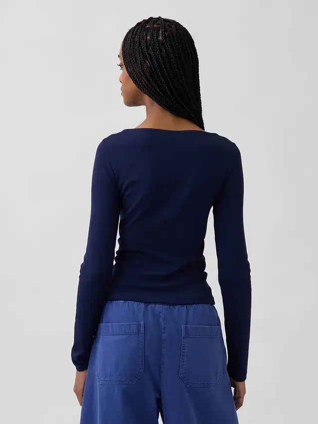 Modern T-shirt med båthals