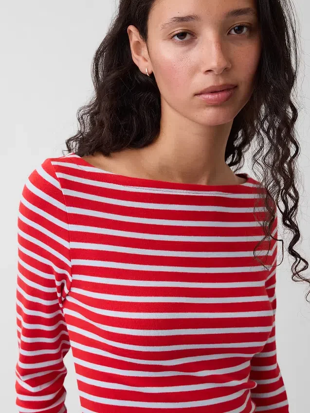 Modern T-shirt med båthals