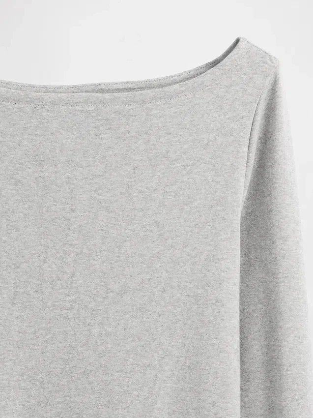 Modern T-shirt med båthals