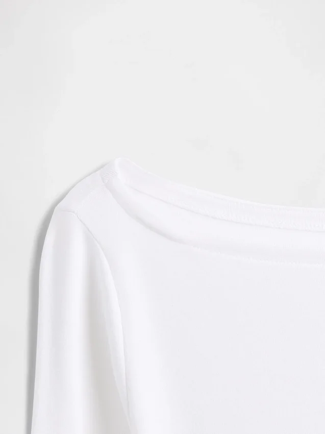 Modern T-shirt med båthals