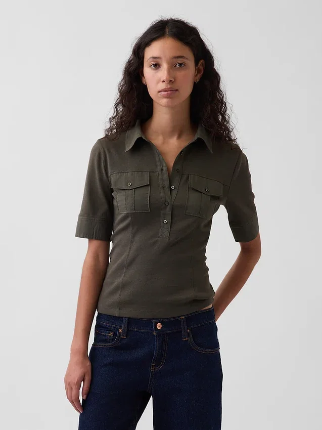 Modern T-shirt med halvlånga ärmar