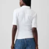 Modern T-shirt med halvlånga ärmar