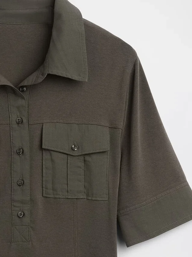 Modern T-shirt med halvlånga ärmar