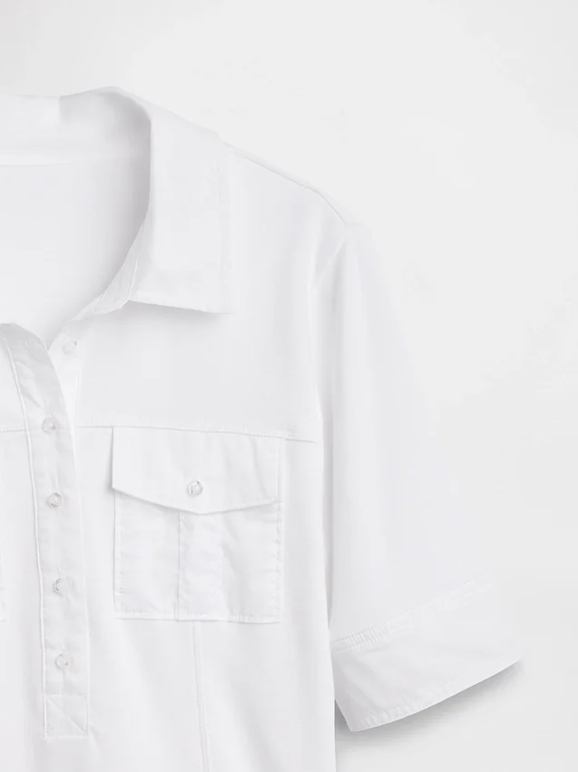 Modern T-shirt med halvlånga ärmar
