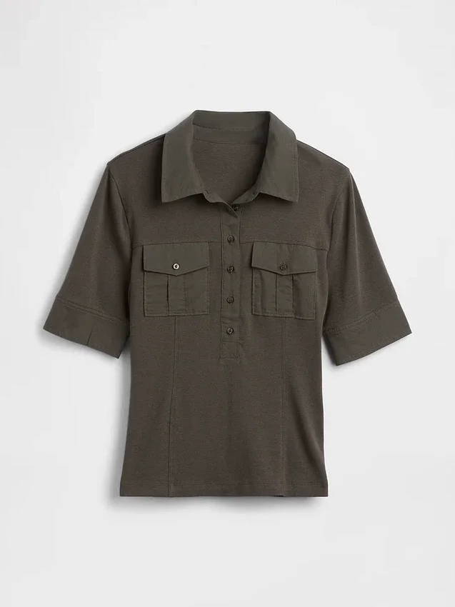 Modern T-shirt med halvlånga ärmar