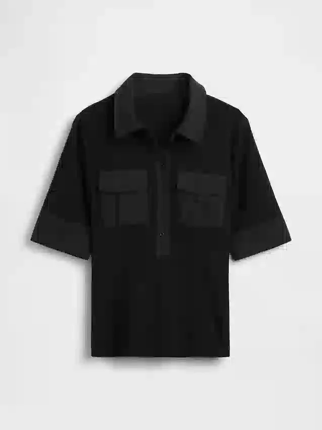 Modern T-shirt med halvlånga ärmar