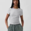 Modern T-shirt med rund hals