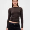 Modern T-shirt med rund hals