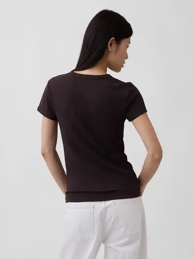 Modern T-shirt med rund hals