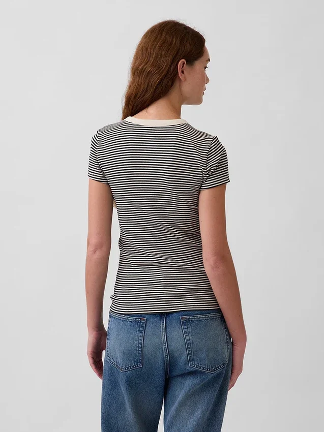 Modern T-shirt med rund hals