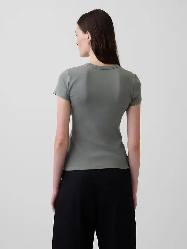 Modern T-shirt med rund hals