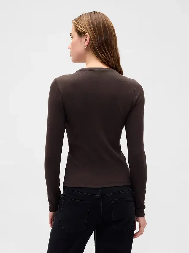 Modern T-shirt med rund hals