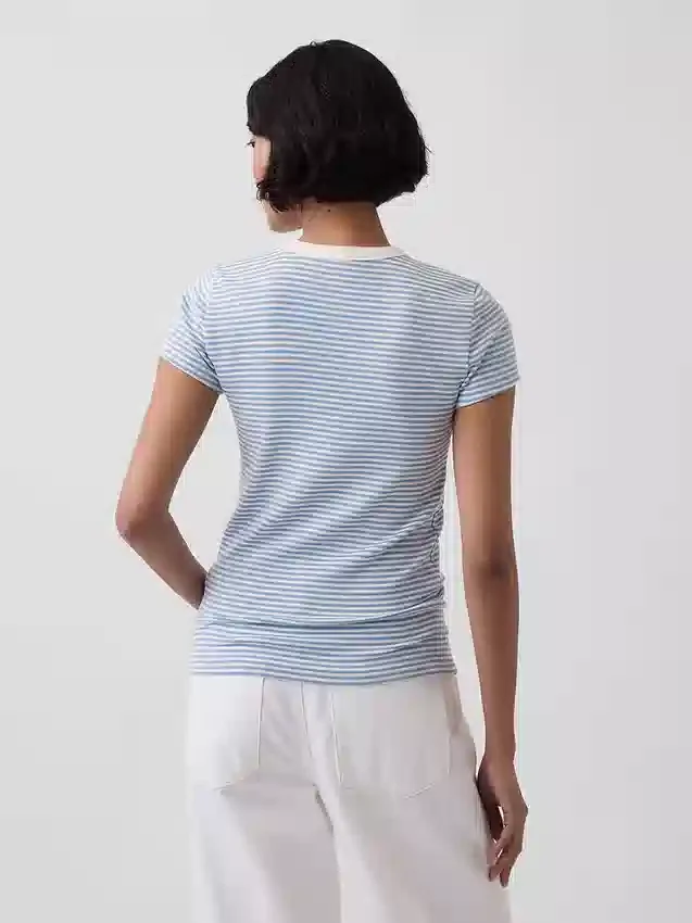 Modern T-shirt med rund hals