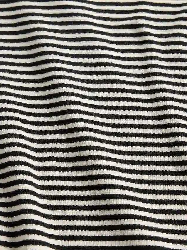 Modern T-shirt med rund hals
