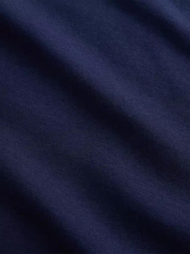 Modern T-shirt med rund hals