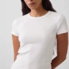 Modern T-shirt med rund hals