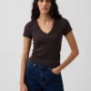 Modern T-shirt med V-ringning