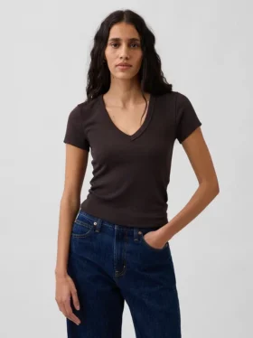 Modern T-shirt med V-ringning