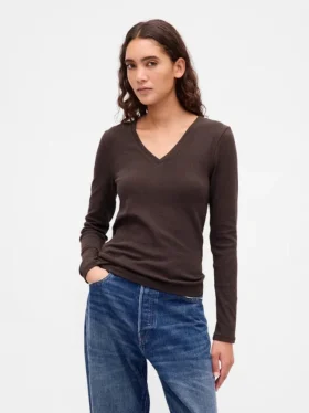 Modern T-shirt med V-ringning