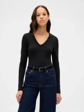 Modern T-shirt med V-ringning