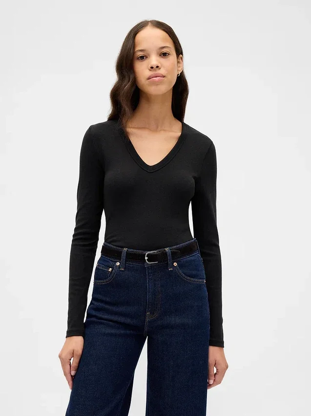 Modern T-shirt med V-ringning