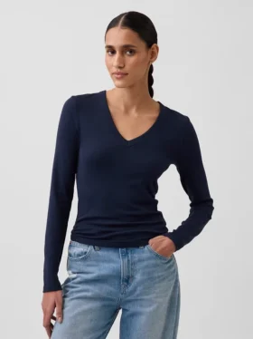 Modern T-shirt med V-ringning