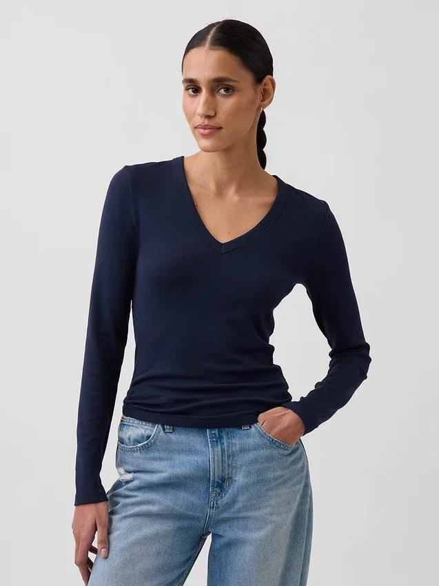 Modern T-shirt med V-ringning