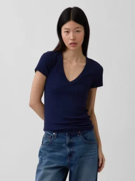 Modern T-shirt med V-ringning